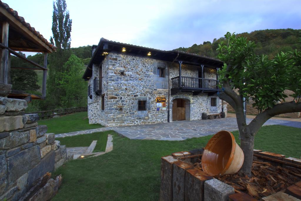 Casona de El Castañíu Serrapio Exterior foto