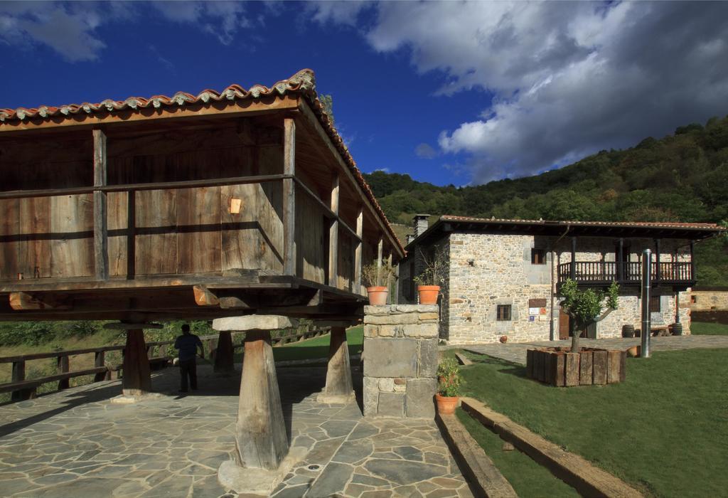 Casona de El Castañíu Serrapio Exterior foto